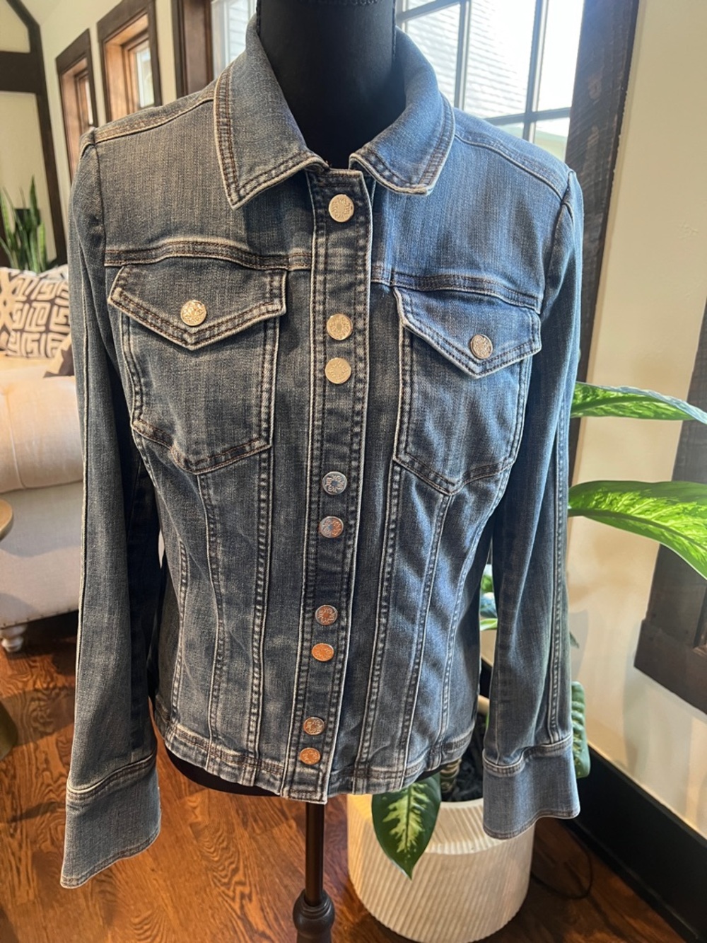 White House Black Market Distressed Blue Denim slightly fitted Jacket - Picture 3 of 8